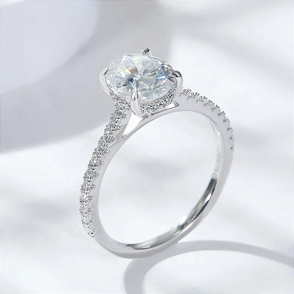 Anel Oval Moissanite Cravejado