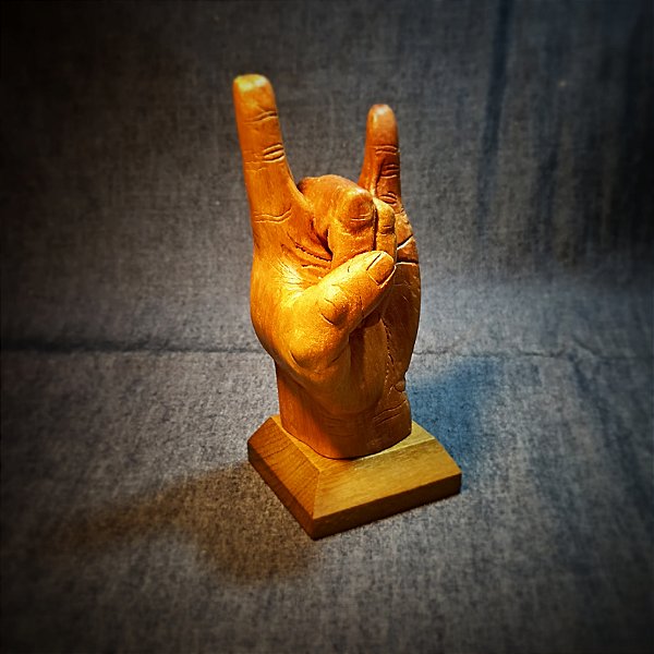 Escultura "Mão do Som"