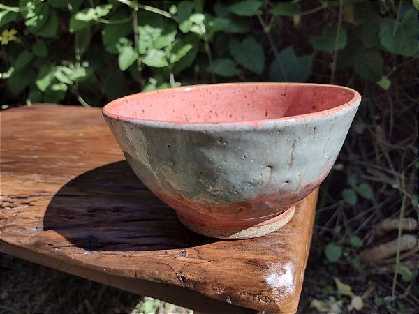 Bowl de cerâmica esmaltado verde e rosa claro