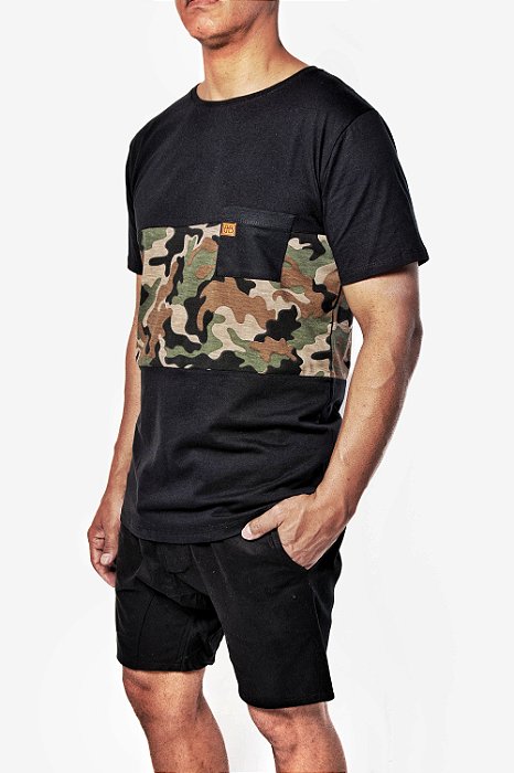 CAMISETA RECORTES BOLSO