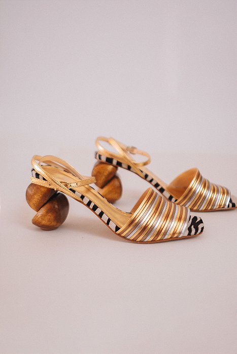 Sandália Zebra Ouro Bronze Salto Madeira