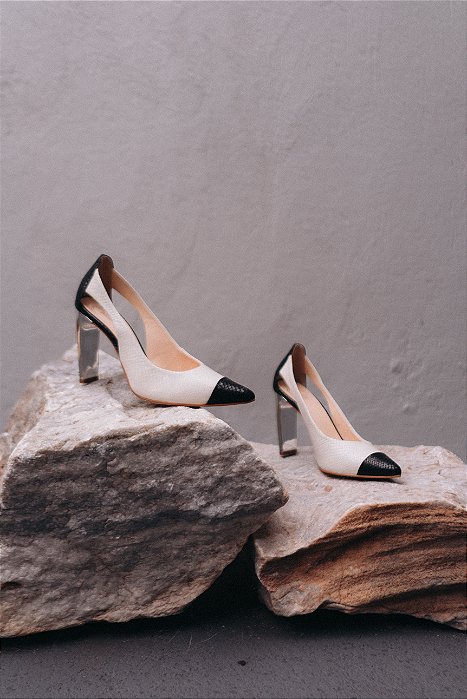 Scarpin Off-White/Preto Píton