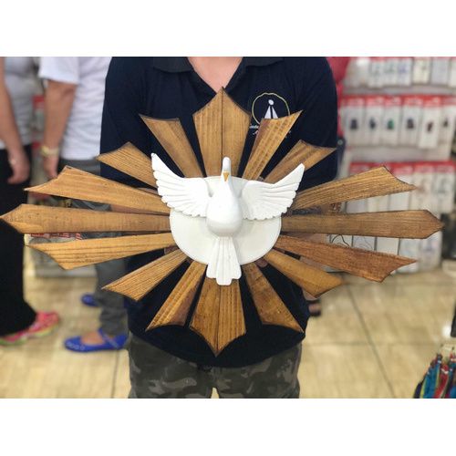 Imagem Divino Espírito Santo em Madeira Marrom Claro Parede Oval