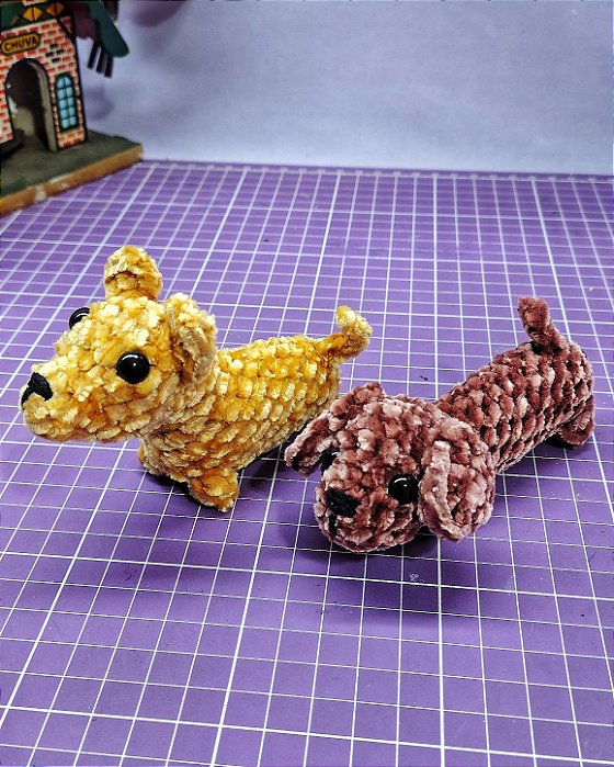 Cachorrinhos Amigurumi Caramelo ou Salsicha Pelúcia