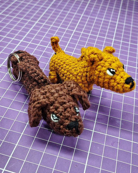 Cachorrinhos Amigurumi Caramelo ou Salsicha Chaveiro