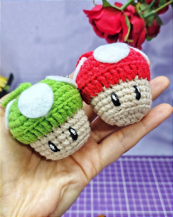 Chaveiro Amigurumi Cogumelo Verde ou Vermelho Mario tam. G