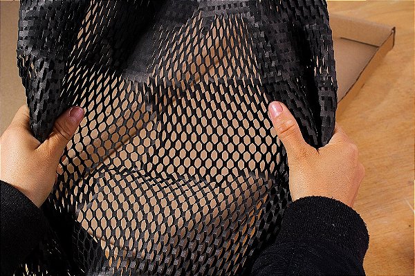 Papel Kraft Colmeia Buzz Preto 100 Folhas 50cmx50cm | Pacote