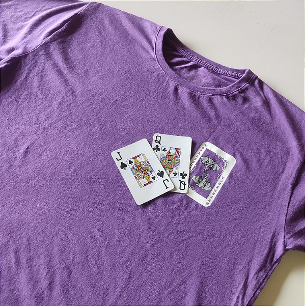 Camiseta roxo. Elefante carta coringa