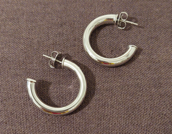 Brinco argola média lisa - rodium - ZP