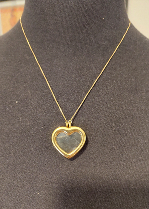 Colar tipo relicário com corrente fixa - AT