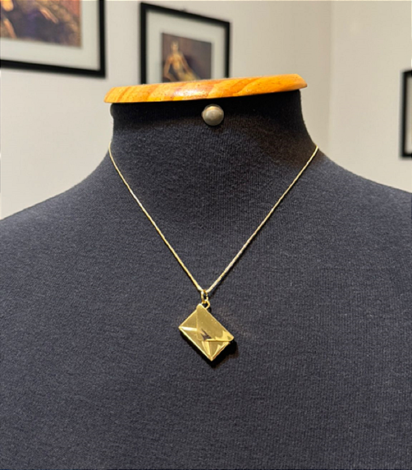 Colar tipo relicário - Envelope