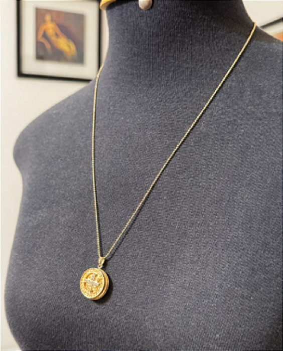 Colar relicário Cruz de São Bento