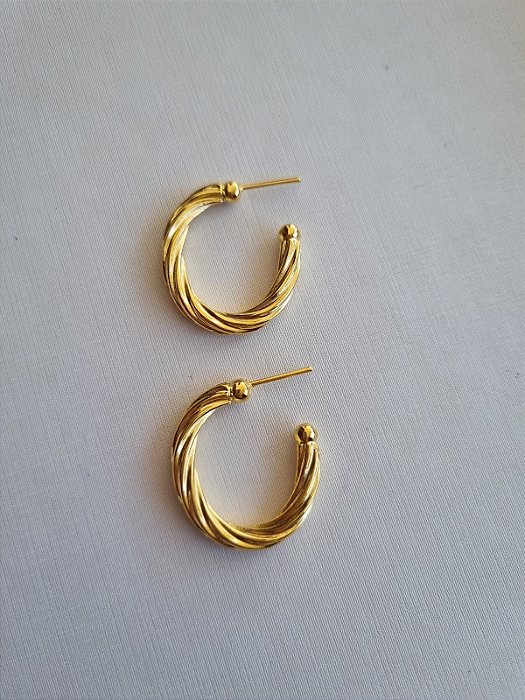 Brinco Argola Oval Trabalhada Ouro