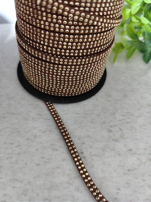 Cordão de Camurça Caramelo com tacha dupla 5mm (Metro)