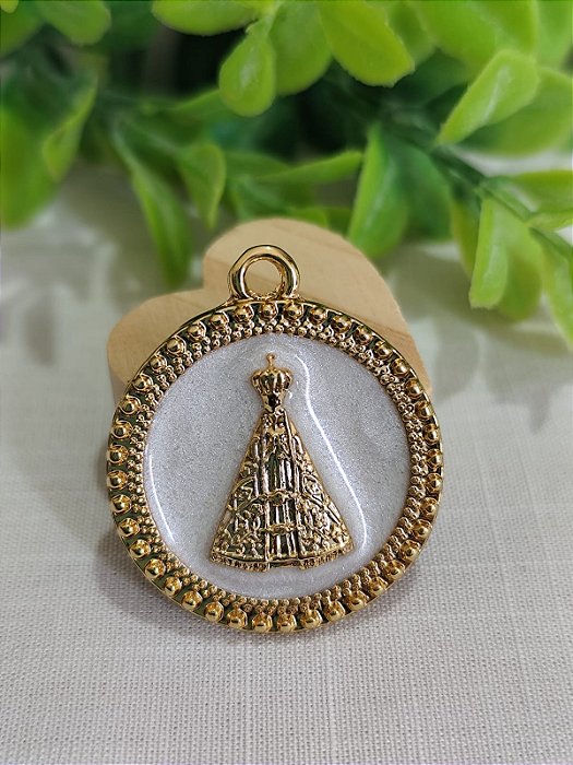 Pingente Nossa Senhora Aparecida Resinado Branco Perolado 3cm (un)