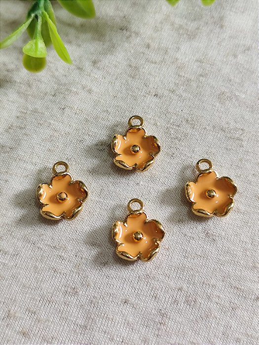 Pingente Flor Laranja Resinada Ouro (un)
