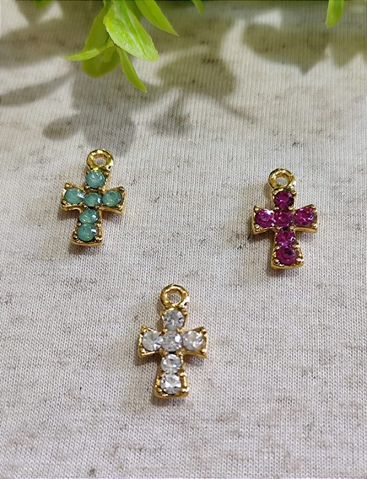 Pingente Cruz com Strass Fucsia Ouro (un)