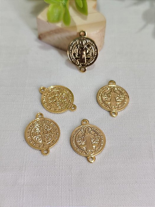Entremeio Medalha de São Bento 19mm Ouro (un)