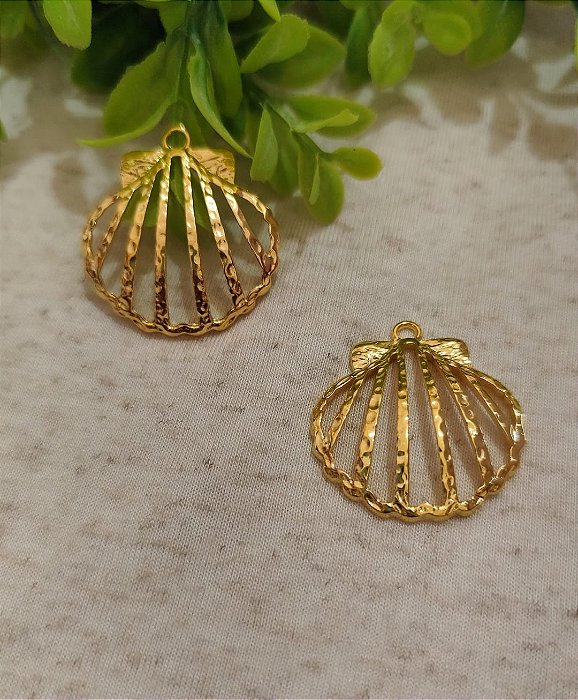 Pingente Concha Vazada 33mm Ouro (un)