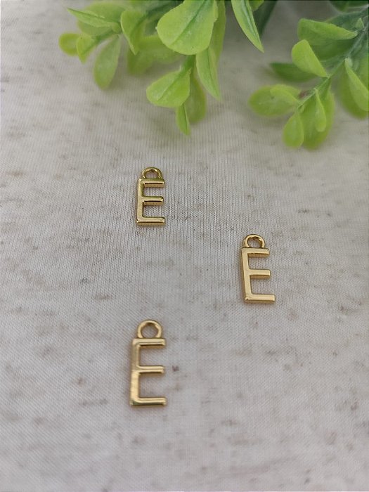 Pingente Letra E 12mm Ouro (un)