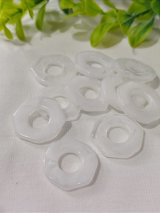 Entremeio de Resina Pastilha Achatada Vazada Branco Mesclado 22mm,furo 9mm (6un)