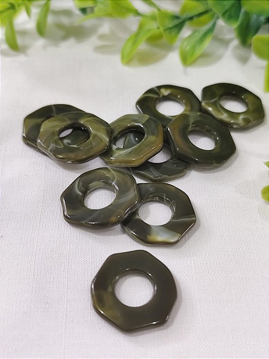 Entremeio de Resina Pastilha Achatada Vazada Verde Mesclado 22mm,furo 9mm (6un)