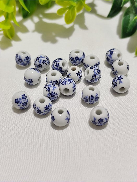 Conta de Cerâmica Branca com desenho de flores azul 10mm (un)