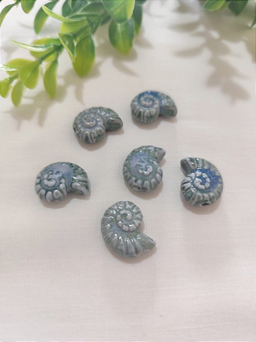 Caracol Porcelana, Passante Turquesa 20mm, furo 3mm (un)