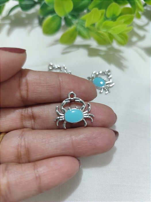 Pingente Caranguejo Resinado Azul Niquel 15mm