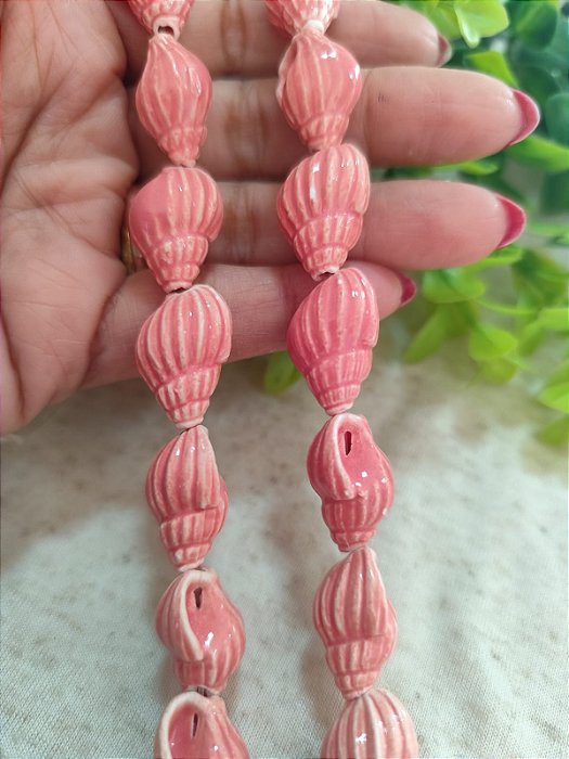 Caracol Passante Porcelana Goiaba 20mm (2un)