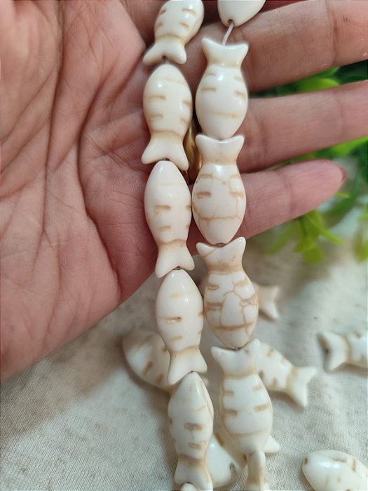 Peixe Howlita Nude Mesclado 25mm, furo 1mm (un)