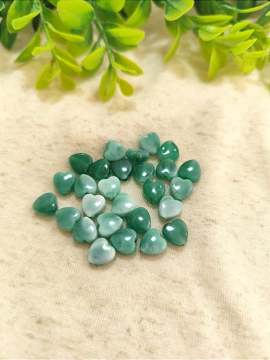 Coração Passante Resina 9mm Verde Mesclado (10gr -Aproximadamente 49un)