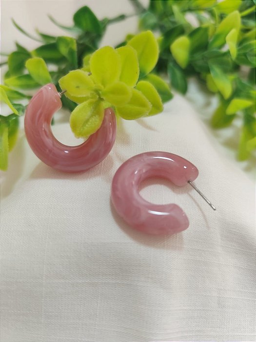 Brinco Resina Rosa Mesclado Meia Argola (par)