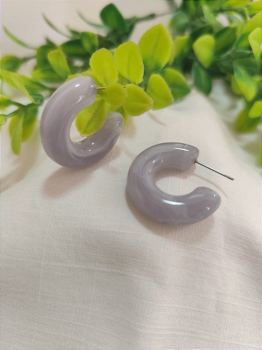 Brinco Resina Cinza Mesclado Meia Argola (par)