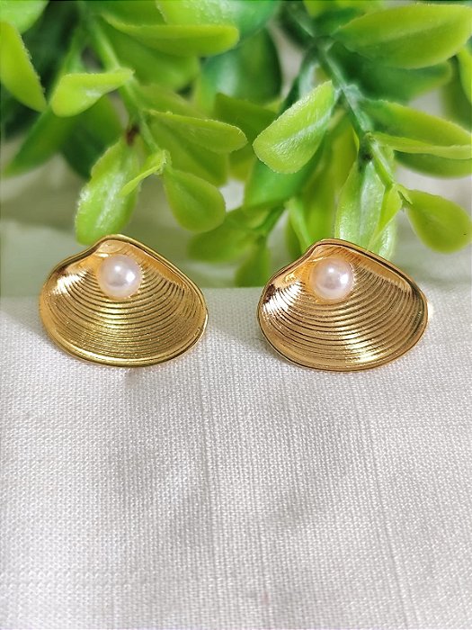 Brinco Concha 20mm Ouro com pérola (par)