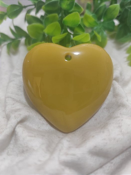 Pingente Coração Resina Mostarda 60mm (un)