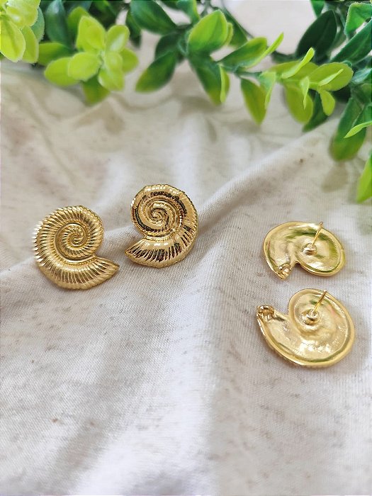 Brinco Concha 25mm Ouro, com argola embutida atrás (par)