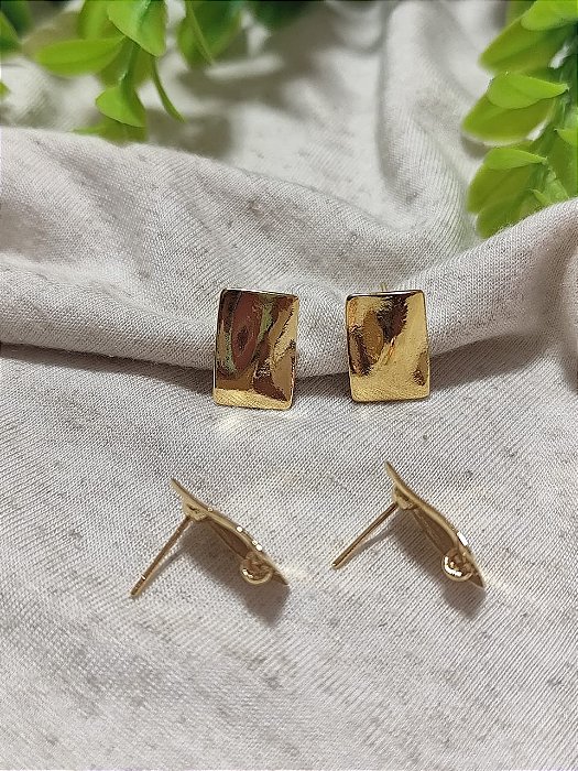 Brinco Retangular Martelado 17mm Ouro, com argola embutida (par)