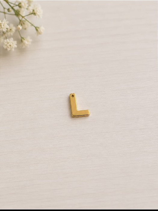 Pingente Letra L 8mm Ouro (un)
