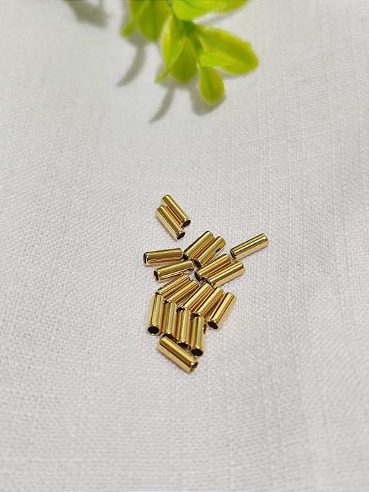 Tubo Passante Ouro 2,5mm (abertura) x 7mm (comprimento) - (10un)