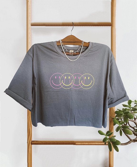 Cropped t-shirt smile