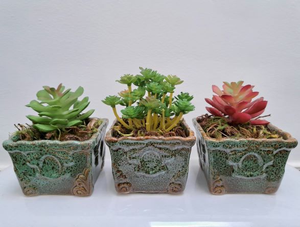 Kit com 3 Mini Arranjos Suculenta Artificial no Vaso Vietnamita