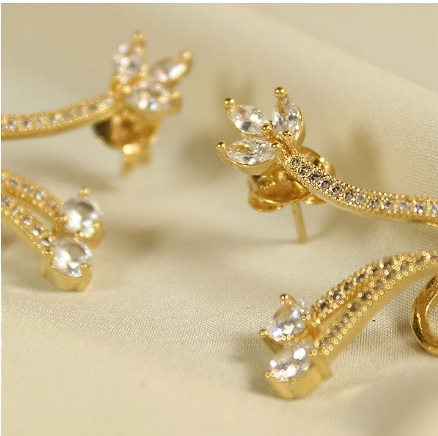 Brinco Ear Cuff com Microzircônias e Zircônias