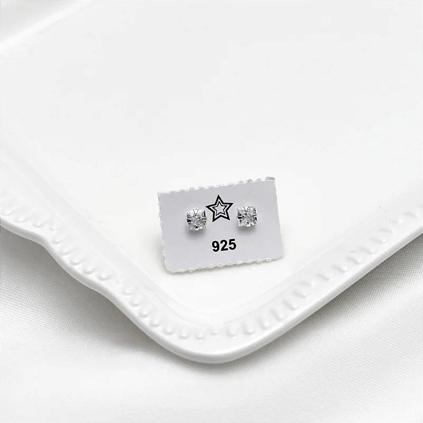 BRINCO PRATA PONTO DE LUZ QUADRADO 4MM