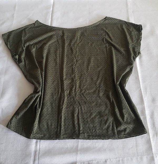 Blusa Canoa Furadinha Verde