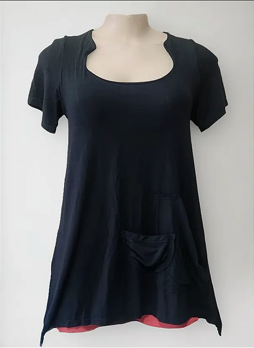 Blusa Comprida Bolsinho Preta