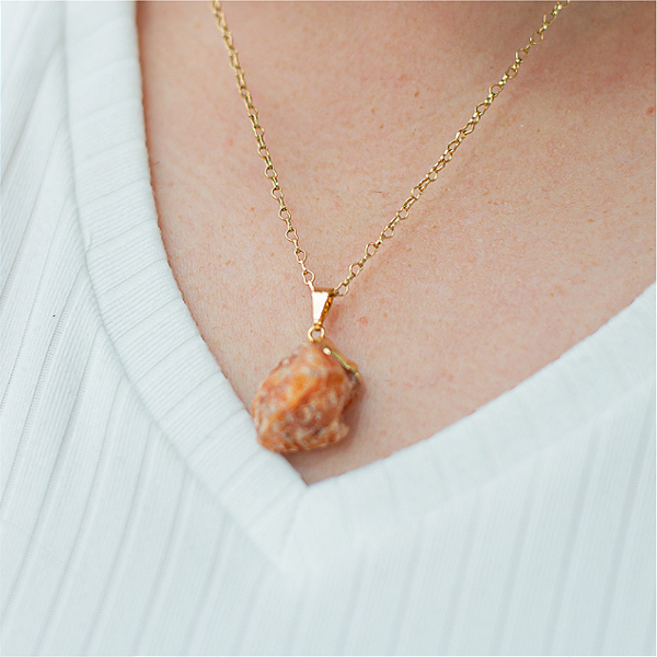 Pingente Bruto Calcita Laranja Orquídea Dourado