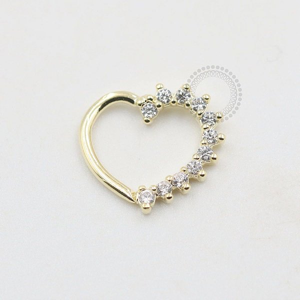 CR30 Daith Coração Fino Cravejado Banho Ouro