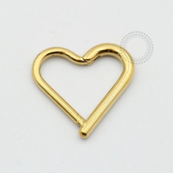 PVD52 Coração Daith Articulado aço PVD Gold