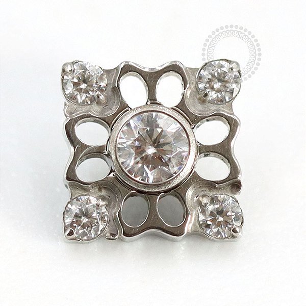 TN783  Topo Quadrado Indiano CZ Titânio ASTM F136 (OUTLET)